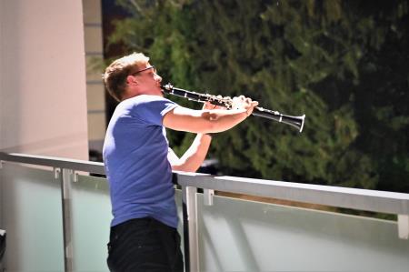 Večerni koncert okoliškim prebivalcem